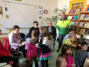 Les CP et les seniors ensemble à la prairie